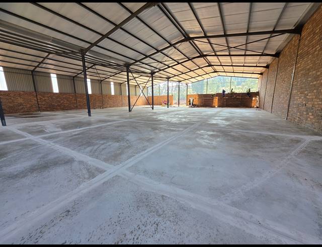 900M² WAREHOUSE TO LET IN AEROTON